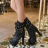 STILVOLLE DAMEN SCHWARZE PLATEAU-MITTELKNIE-STIEFEL MIT SCHNALLENRIEMEN & NIETEN